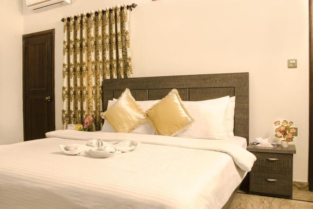 Luxury Living Rooms Near Agha Khan, Millennium, Nueplex Карачі Екстер'єр фото