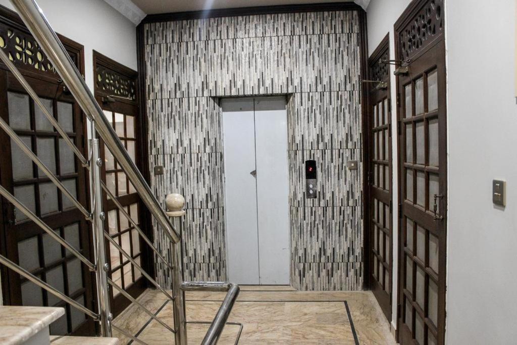 Luxury Living Rooms Near Agha Khan, Millennium, Nueplex Карачі Екстер'єр фото