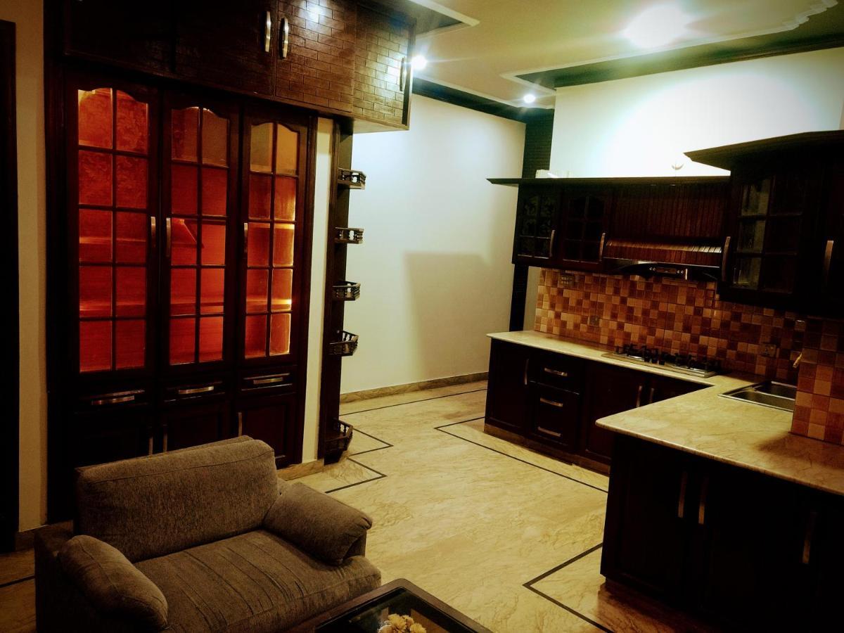 Luxury Living Rooms Near Agha Khan, Millennium, Nueplex Карачі Екстер'єр фото