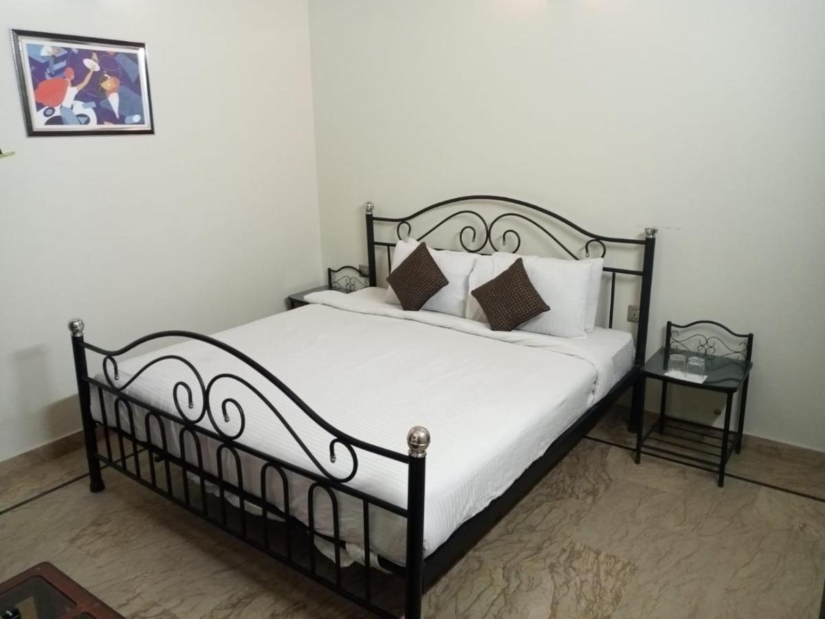 Luxury Living Rooms Near Agha Khan, Millennium, Nueplex Карачі Екстер'єр фото