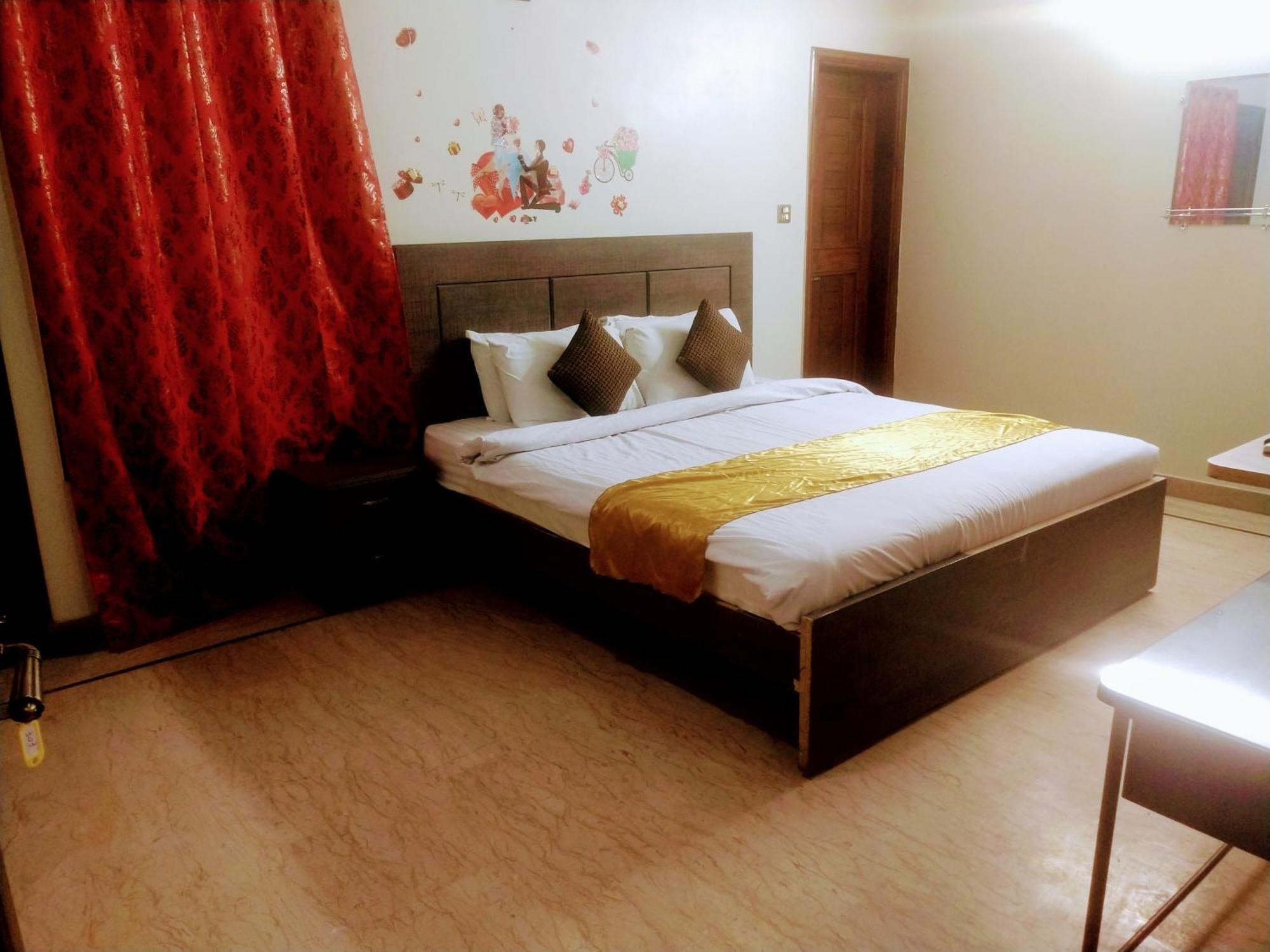 Luxury Living Rooms Near Agha Khan, Millennium, Nueplex Карачі Екстер'єр фото