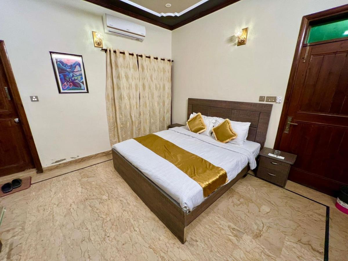 Luxury Living Rooms Near Agha Khan, Millennium, Nueplex Карачі Номер фото